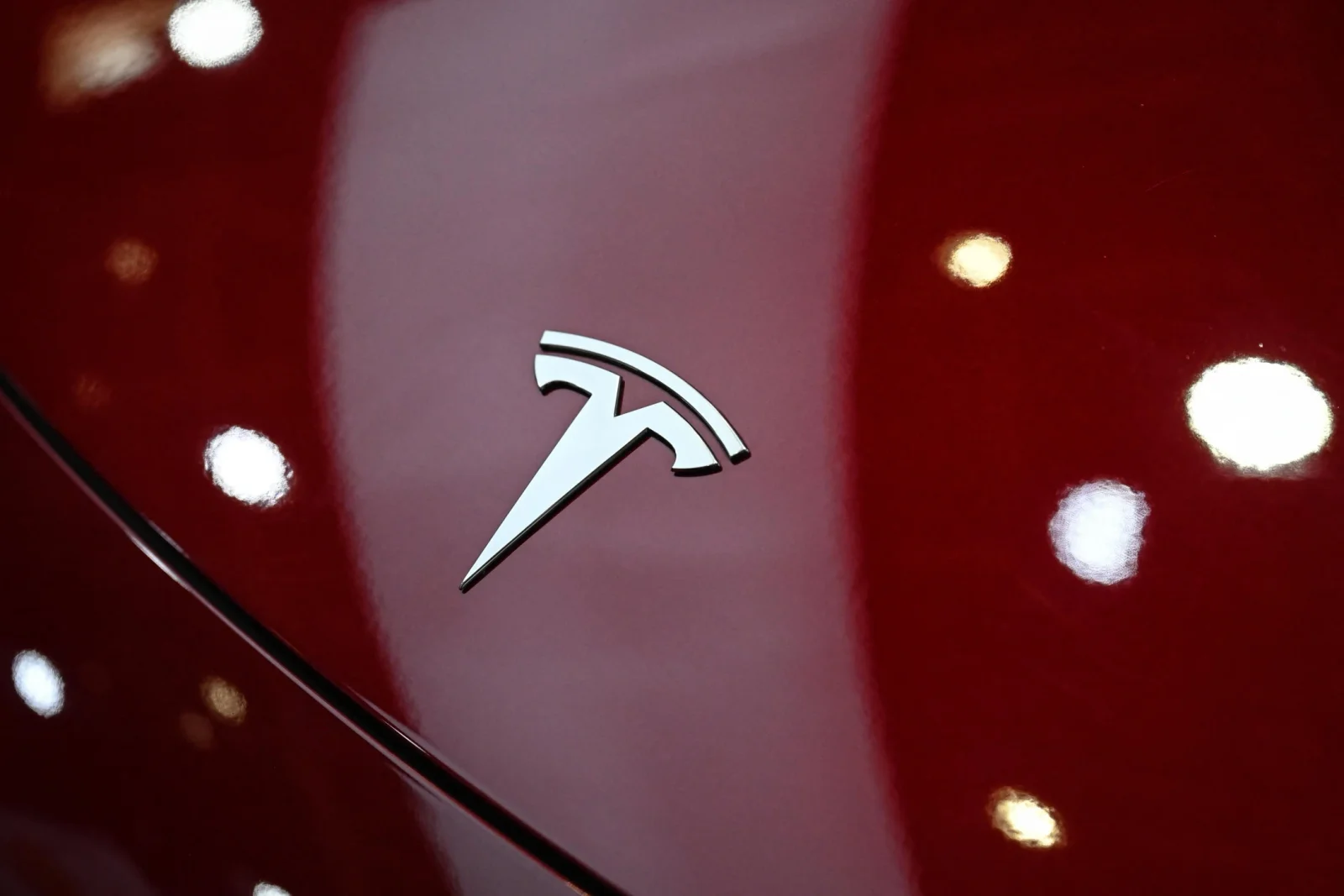 Tesla çətin iki ildən sonra maliyyə göstəricilərini yaxşılaşdırır