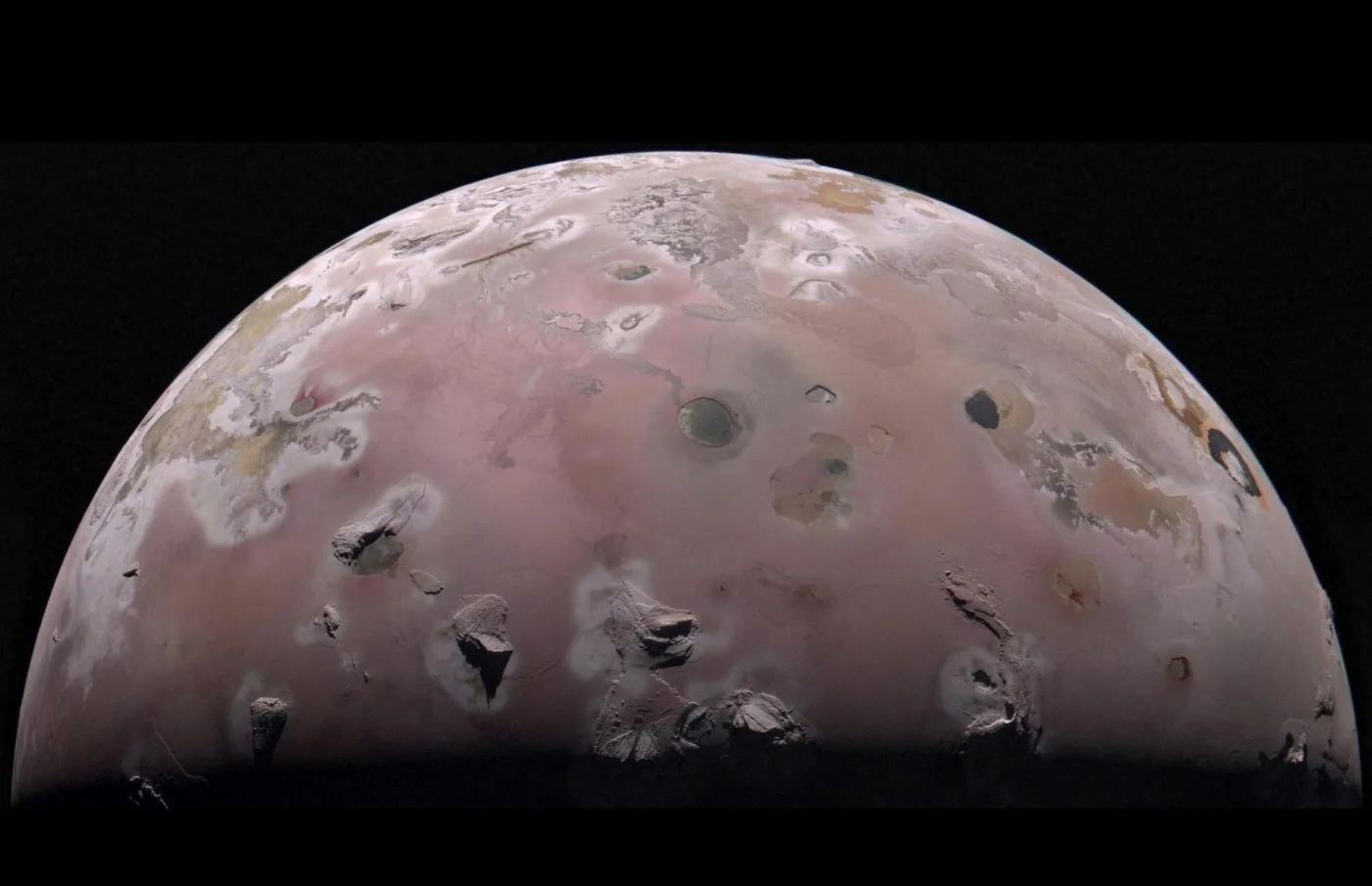 NASA-nın "Juno" zondu "İo" peykinin səthi altında gizli istilik mənbəyi aşkar edib