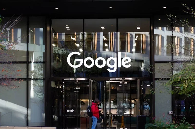 Avropa İttifaqı "Google" şirkətini 890 milyon avro cərimələyib