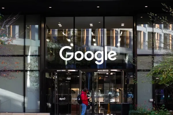 Avropa İttifaqı "Google" şirkətini 890 milyon avro cərimələyib