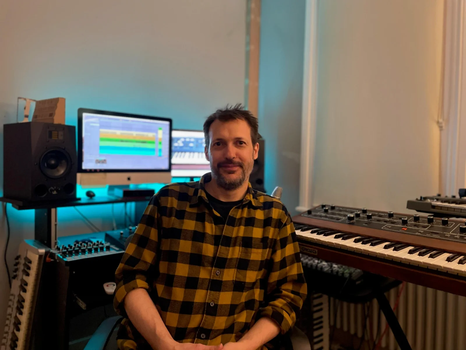 Tanınmış musiqiçi və jurnalist Oli Freke ilə texnologiya dünyasına baxış