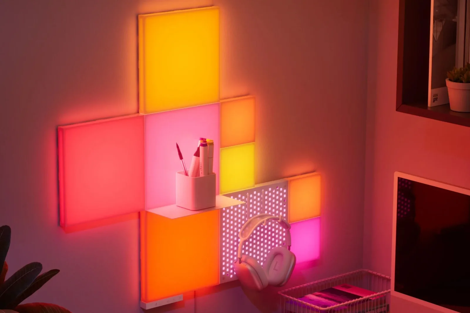 Nanoleaf-ın ağıllı işıqlandırma və rəf sistemi yarı qiymətinə satışda