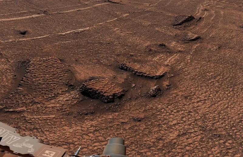 NASA-nın “Curiosity” marsoxodu Marsda qeyri-adi çoxbucaqlı strukturlar tapıb