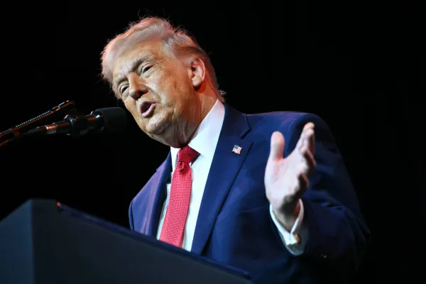 Donald Tramp su sistemlərinə kiberhücumlarda Tim Uolzu ittiham edib