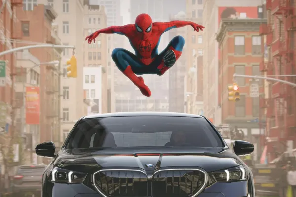 BMW avtomobillərinin idarəetmə panelində “Spider-Man” reklamları nümayiş olunur