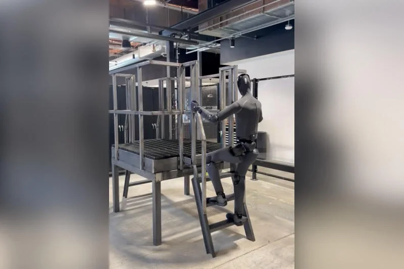 Humanoid robot "Figure 03" pilləkənləri müstəqil şəkildə çıxaraq yeni mərhələyə çatdı