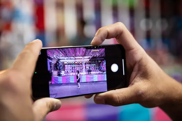 Apple "iPhone" ilə çəkilən fotoların saxta olmadığını sübut edən sistem hazırlayır