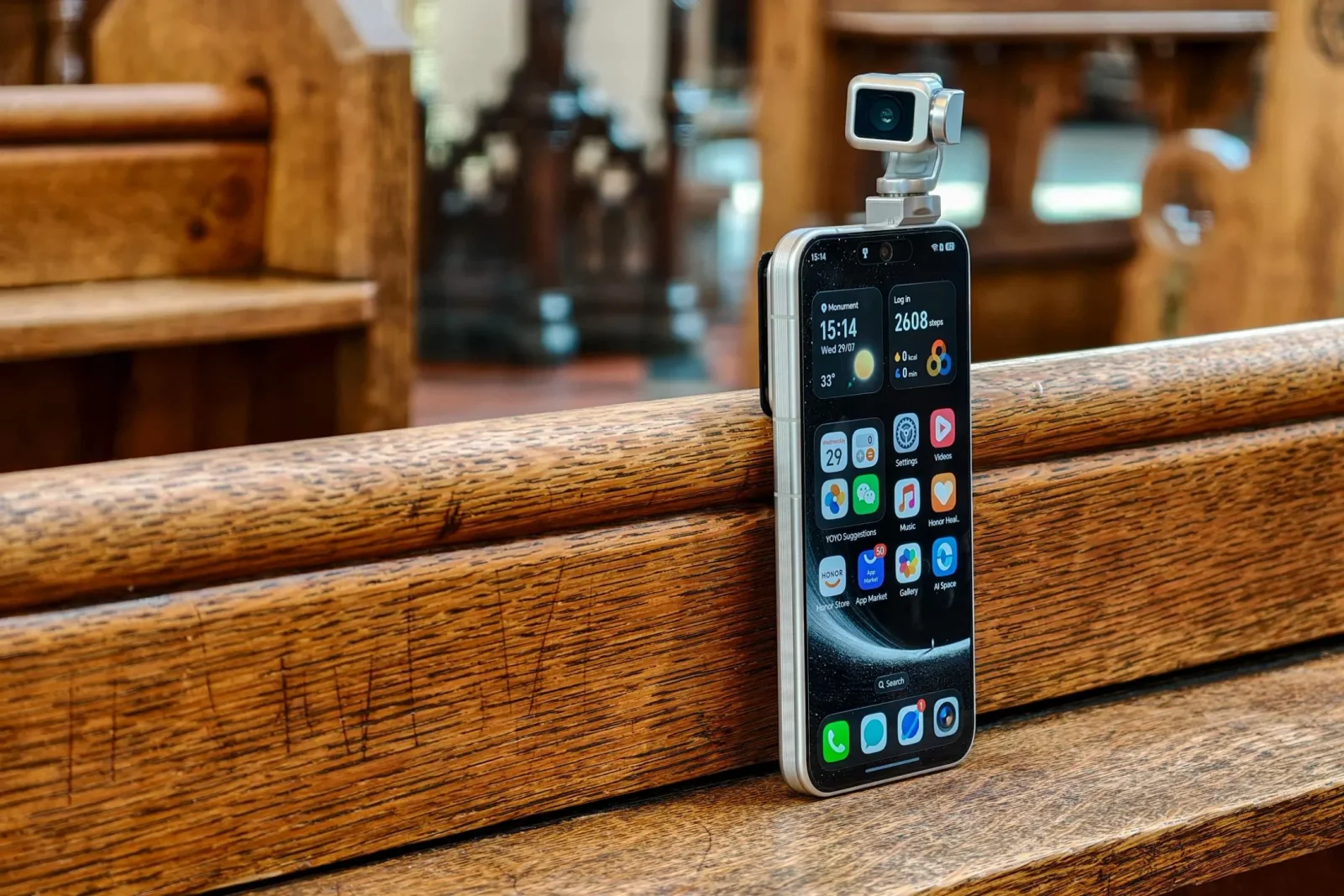 Honor-un yeni "Robot Phone" modeli: Gimbal kameralı smartfon təqdim edildi