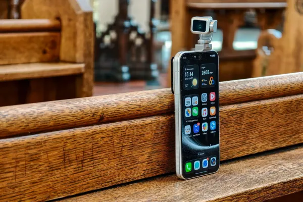 Honor-un yeni "Robot Phone" modeli: Gimbal kameralı smartfon təqdim edildi