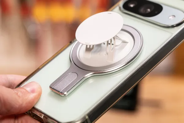 Snap Grip Stand: Telefonunuz üçün əvəzolunmaz maqnit tutacaq və stend