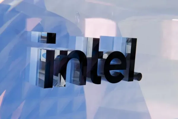 Intel proqnozlaşdırır: Kompüter bazarı bahalı və kütləvi seqmentlərə bölünəcək