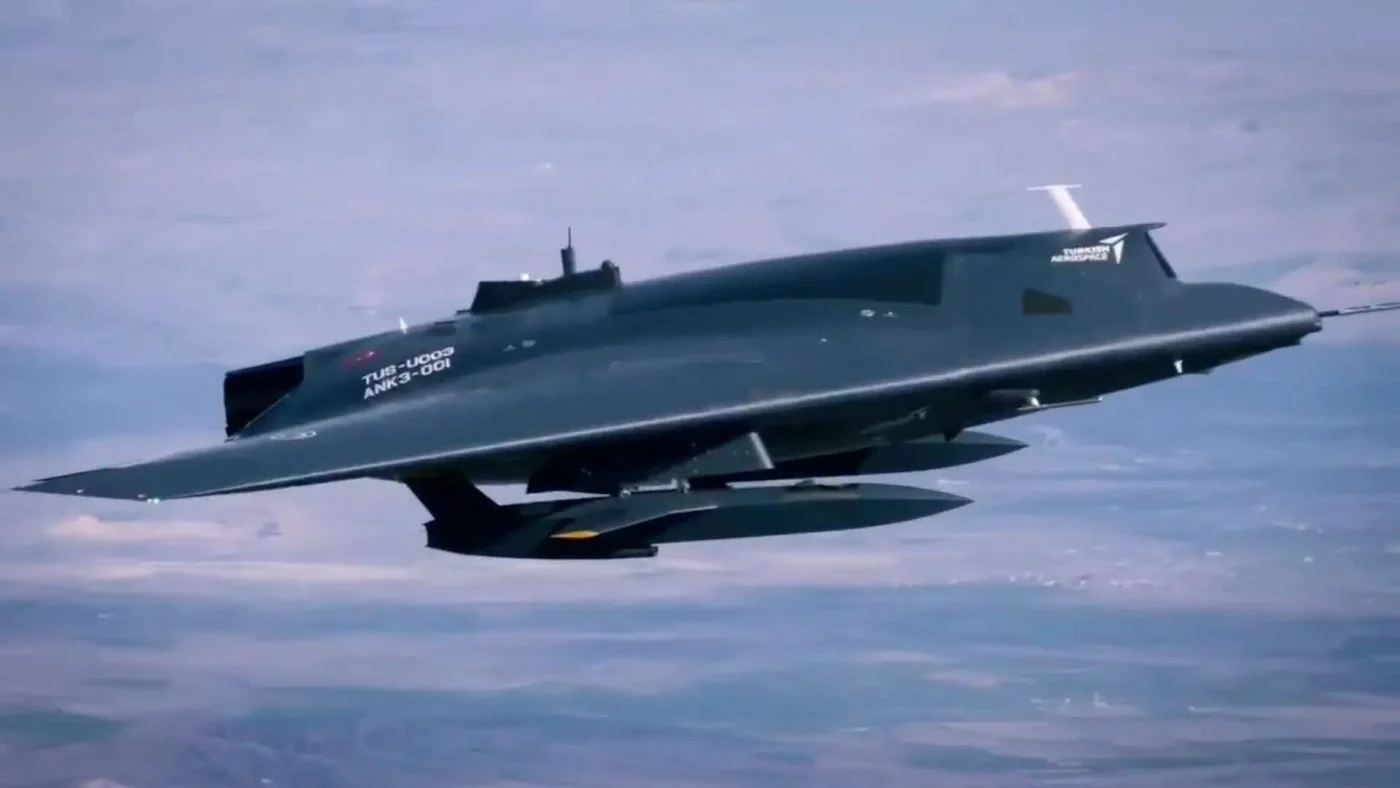 Türkiyənin "ANKA III" zərbə PUA-sı iki "SÜPER ŞİMŞEK" reaktiv dronu ilə havaya qalxıb