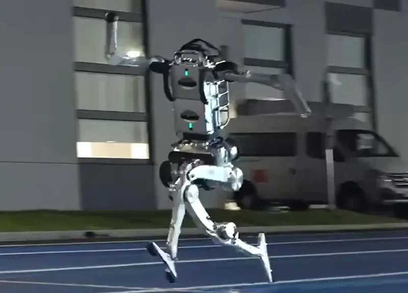 Unitree şirkəti “Supermen” adlı yeni yüksəksürətli robotunu təqdim edib