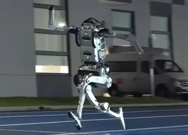 Unitree şirkəti “Supermen” adlı yeni yüksəksürətli robotunu təqdim edib