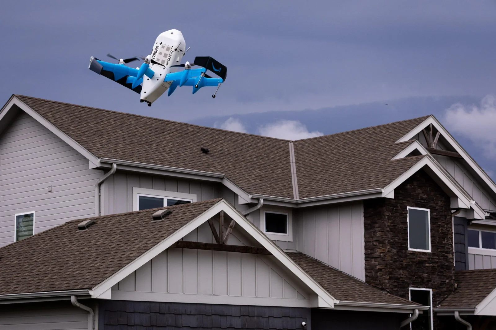 Amazon-un pilotsuz uçuş aparatları ABŞ-da çatdırılma şəbəkəsini genişləndirir