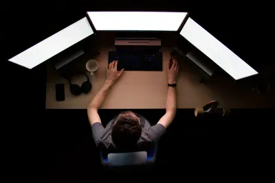 Postgres-in yaradıcısı: Oracle-ın idarəçiliyi MySQL-in sonunu gətirdi