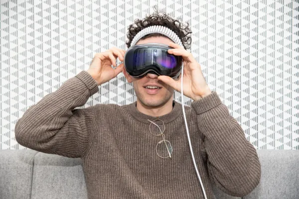 Apple "Vision Pro" və "Siri" komandalarında kütləvi ixtisarlara başlayıb