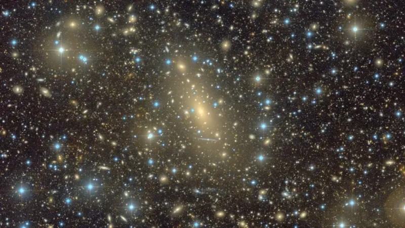 Astronomlar ən böyük qalaktikanı aşkar etdilər: IC 1101 “Süd Yolu”ndan 17 dəfə böyükdür
