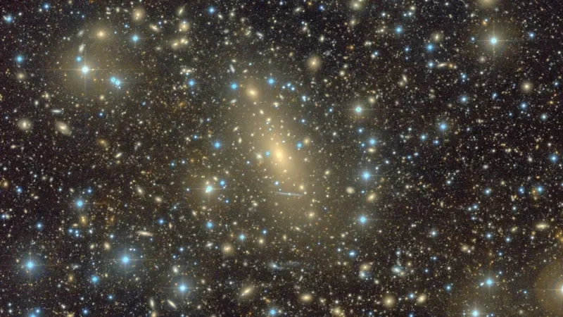 Astronomlar ən böyük qalaktikanı aşkar etdilər: IC 1101 “Süd Yolu”ndan 17 dəfə böyükdür