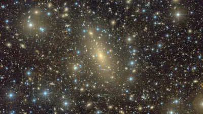 Astronomlar ən böyük qalaktikanı aşkar etdilər: IC 1101 “Süd Yolu”ndan 17 dəfə böyükdür