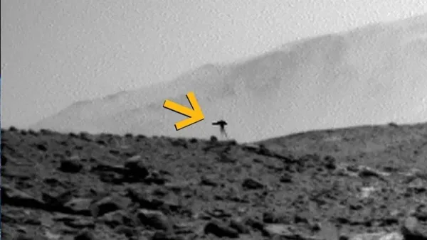 NASA-nın "Curiosity" марсоходу Marsda "yadplanetli" obyekt çəkib?