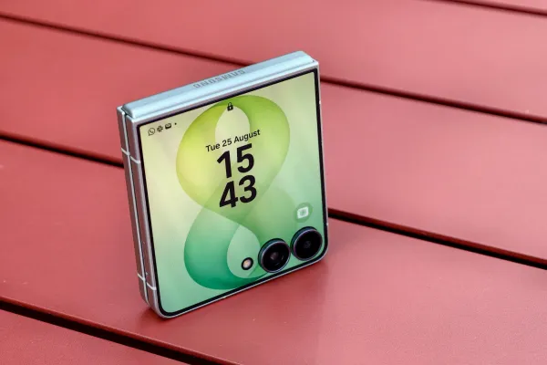 Samsung Galaxy Z Flip 8: Xarici ekran funksionallığı ilə yeniləndi