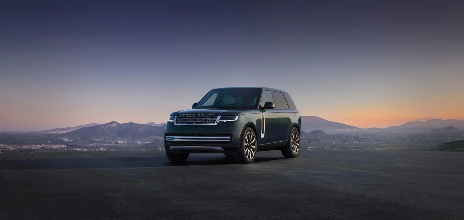 Range Rover ənənəvi dizaynı ilə ilk elektrikli modelini təqdim etdi