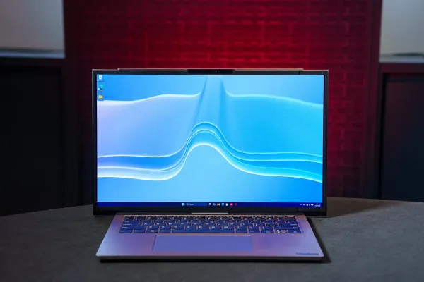 Lenovo "ThinkBook Project Swan": Ekranı 17 düymə qədər genişlənən yeni noutbuk konsepsiyası