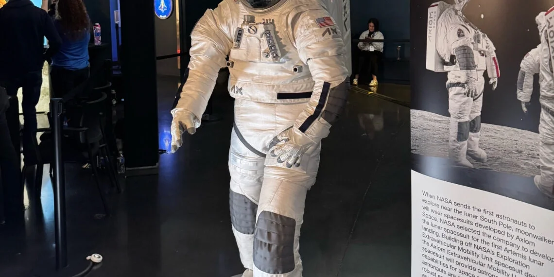 NASA "Artemida IV" missiyası üçün "AxEMU" skafandrının tələblərini dəyişib