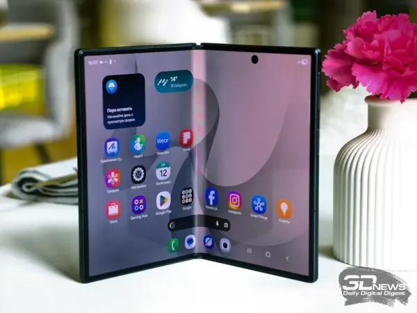 Samsung Galaxy Z Fold8 istifadəçiləri ekranın kənarlarındakı batıqlardan şikayətçidir