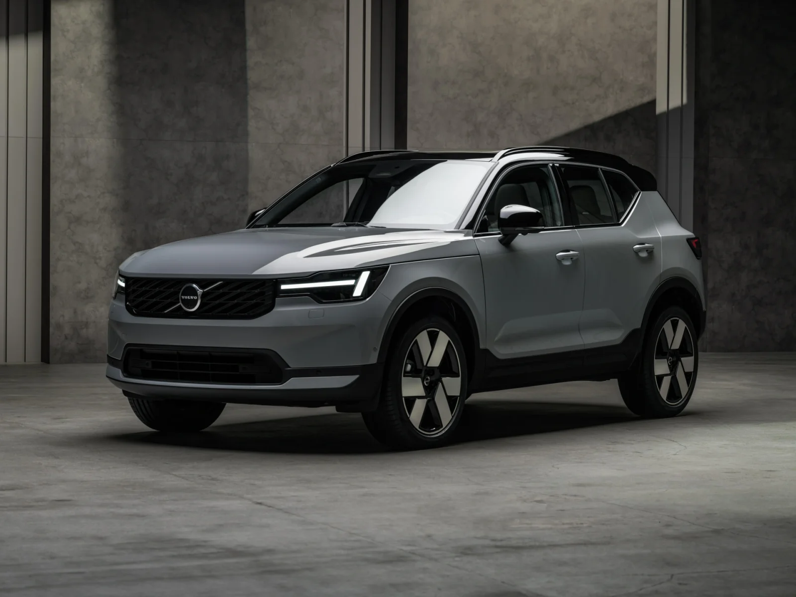 Volvo XC40 PHEV geri qayıdır: Yeni dizayn, təkmil sensorlar və Gemini AI