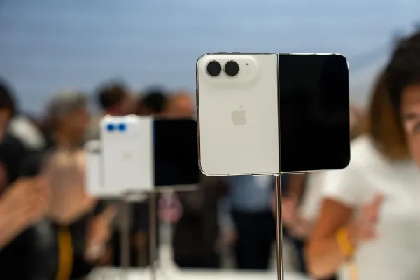 Apple-ın ilk qatlana bilən smartfonu: "iPhone Duo" rəqibləri ilə necə müqayisə olunur?