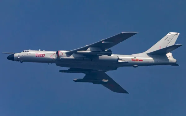 Çin ilk dəfə nüvə başlıqlı 'JL-1' raketi daşıyan 'H-6N' bombardmançısını göstərdi