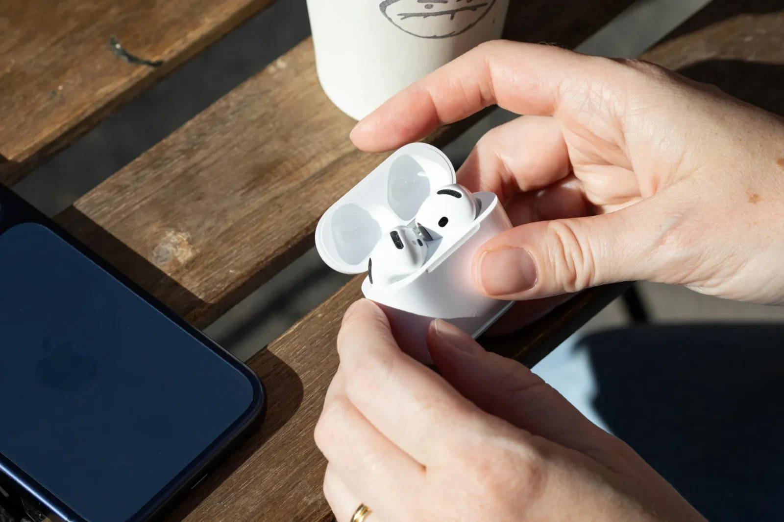 Apple AirPods 5: Şirkətin ən yaxşı açıq tipli qulaqlıqları təqdim olundu