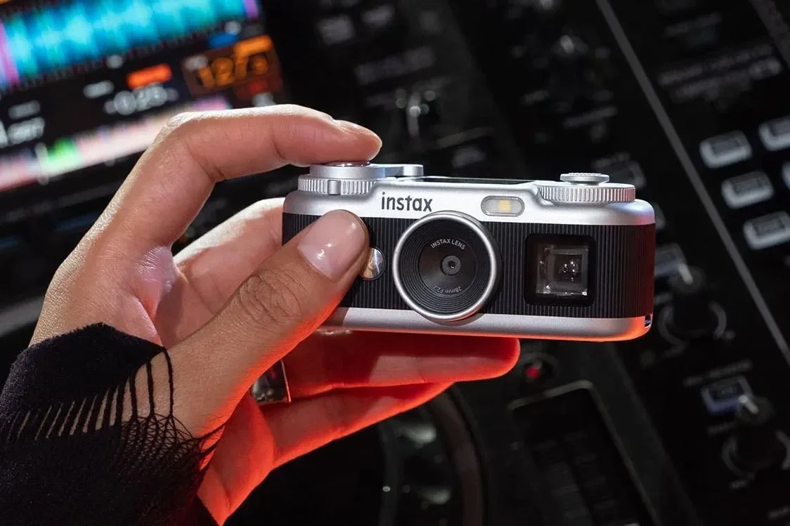 Fujifilm-in yeni "Instax Pal 2" kamerası: Kompakt dizayn və təkmil texniki göstəricilər