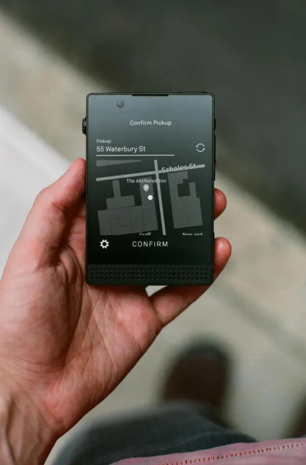 Minimalist “Light Phone” modellərinə “Uber” və “Lyft” inteqrasiyası əlavə olunub