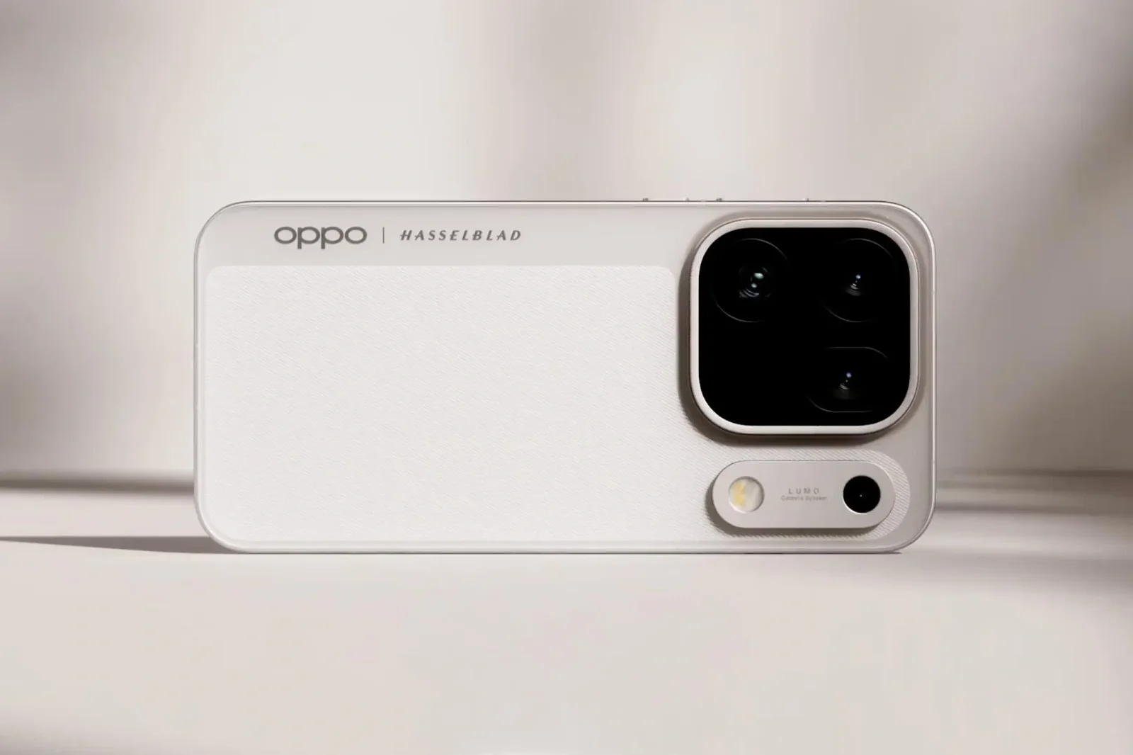 Oppo üç ədəd 200 meqapiksellik kameraya sahib yeni "Find X10 Pro Max" modelini təqdim etdi