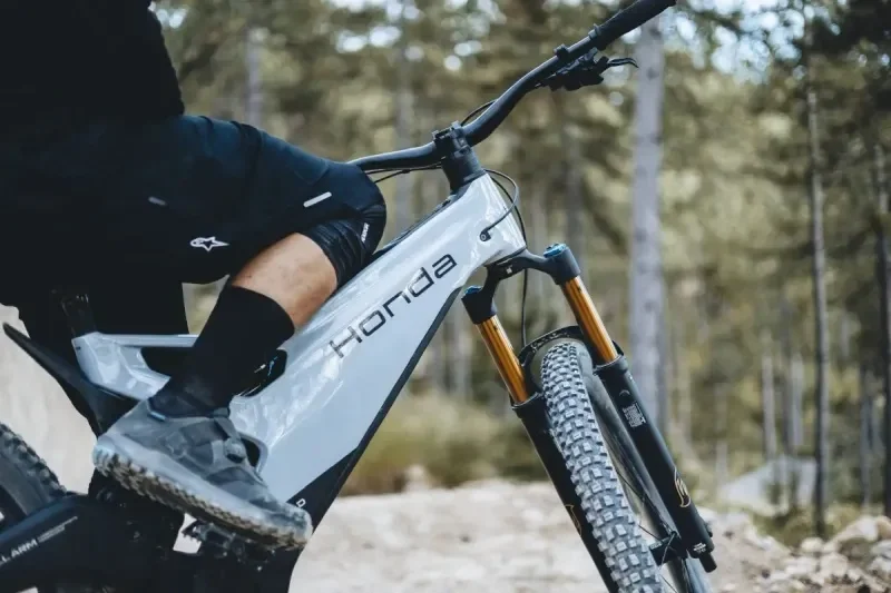 Honda motosiklet texnologiyasını e-MTB elektrikli velosipedinə inteqrasiya edir