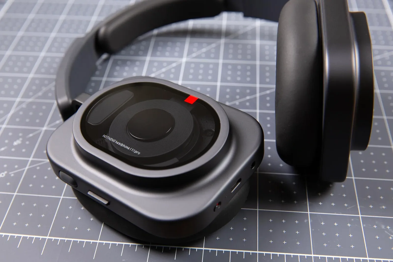 Nothing şirkətinin yeni flaqmanı: Headphone 1 Pro qulaqlıqları
