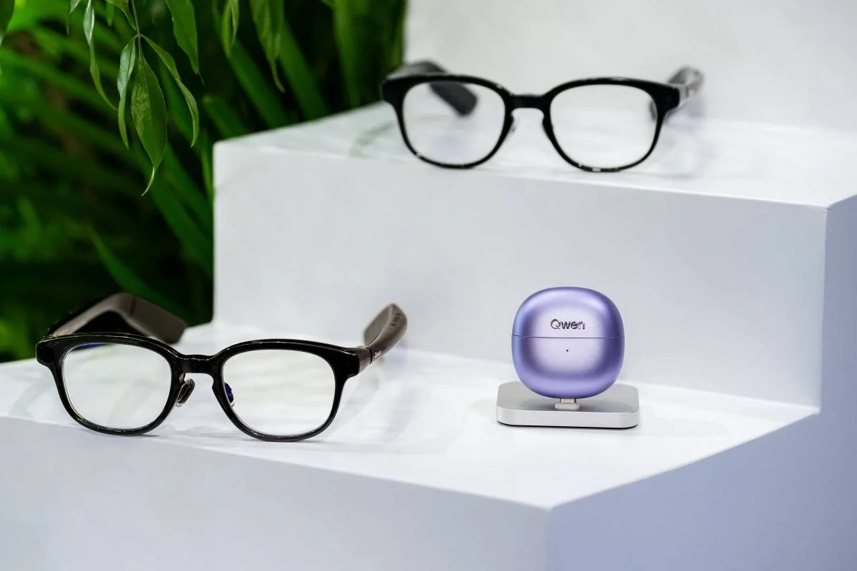 Alibaba "Qwen Glasses N1 Pro" ağıllı eynəklərini təqdim etdi: İris ilə ödəniş və baxış izləmə