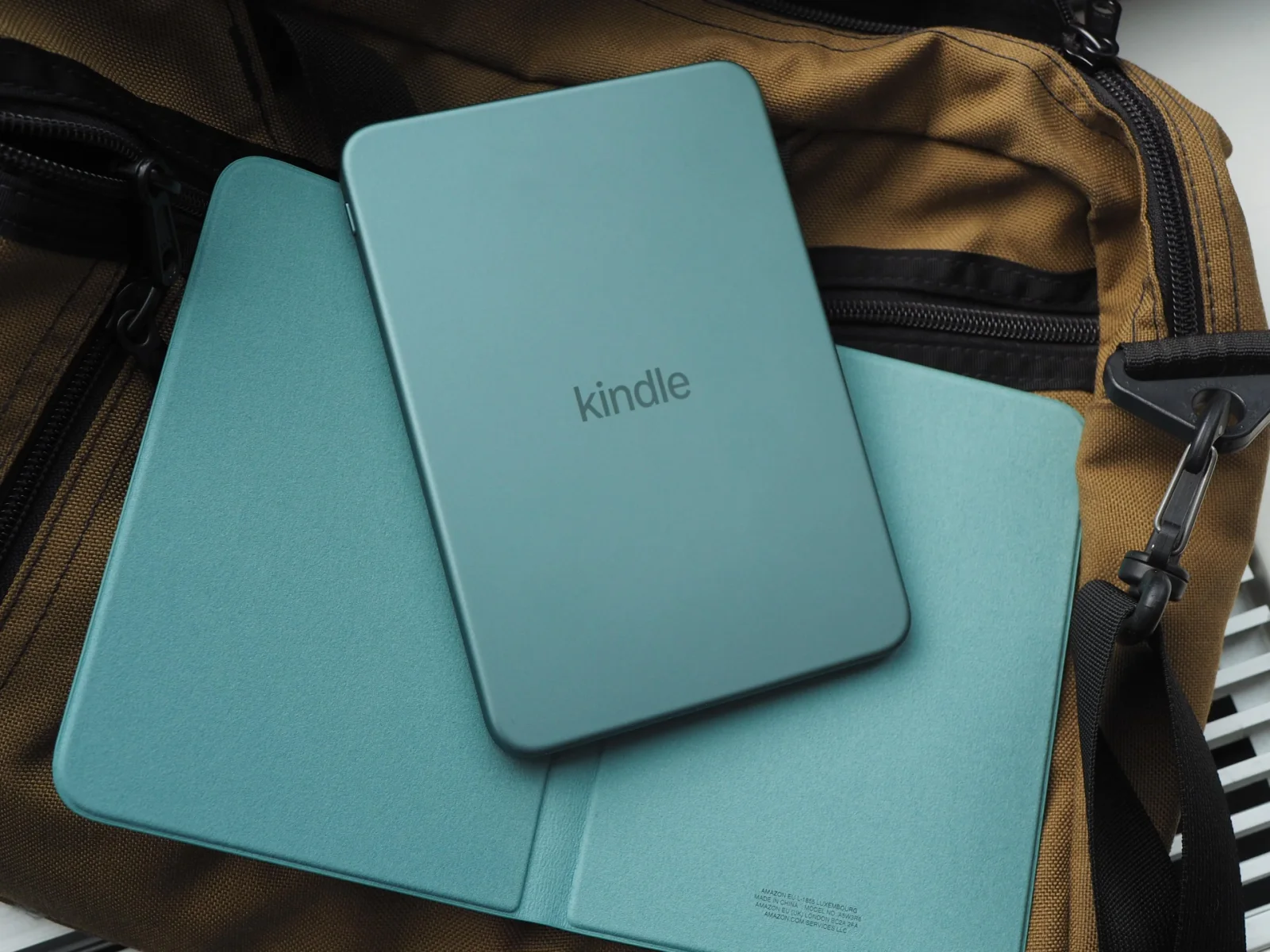 Amazon yeni nəsil "Kindle" oxuyucularını və maraqlı aksessuarlarını satışa çıxarıb