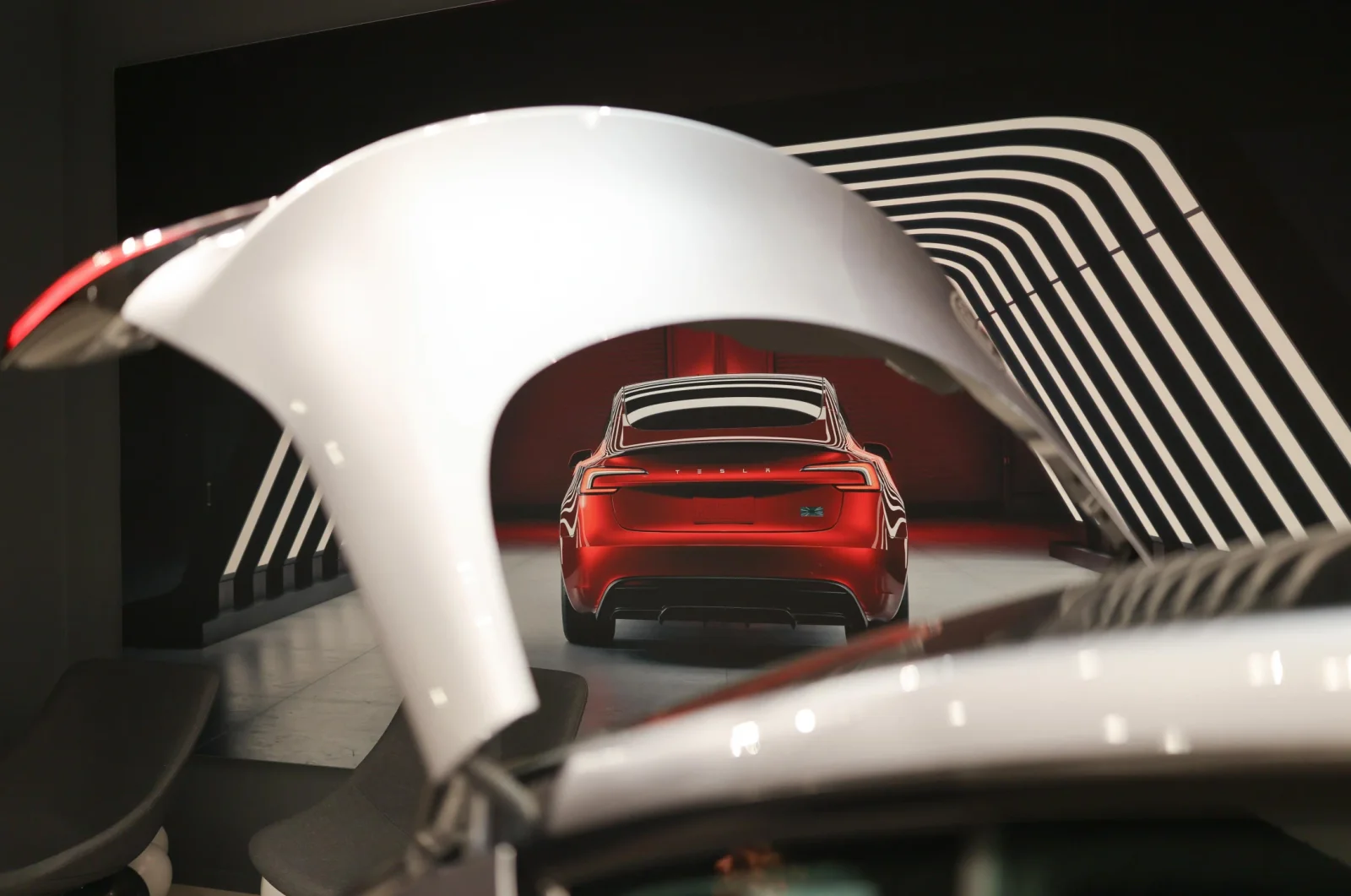Tesla-nın satışları azalsa da, şirkət gözləntiləri üstələməyi bacarıb