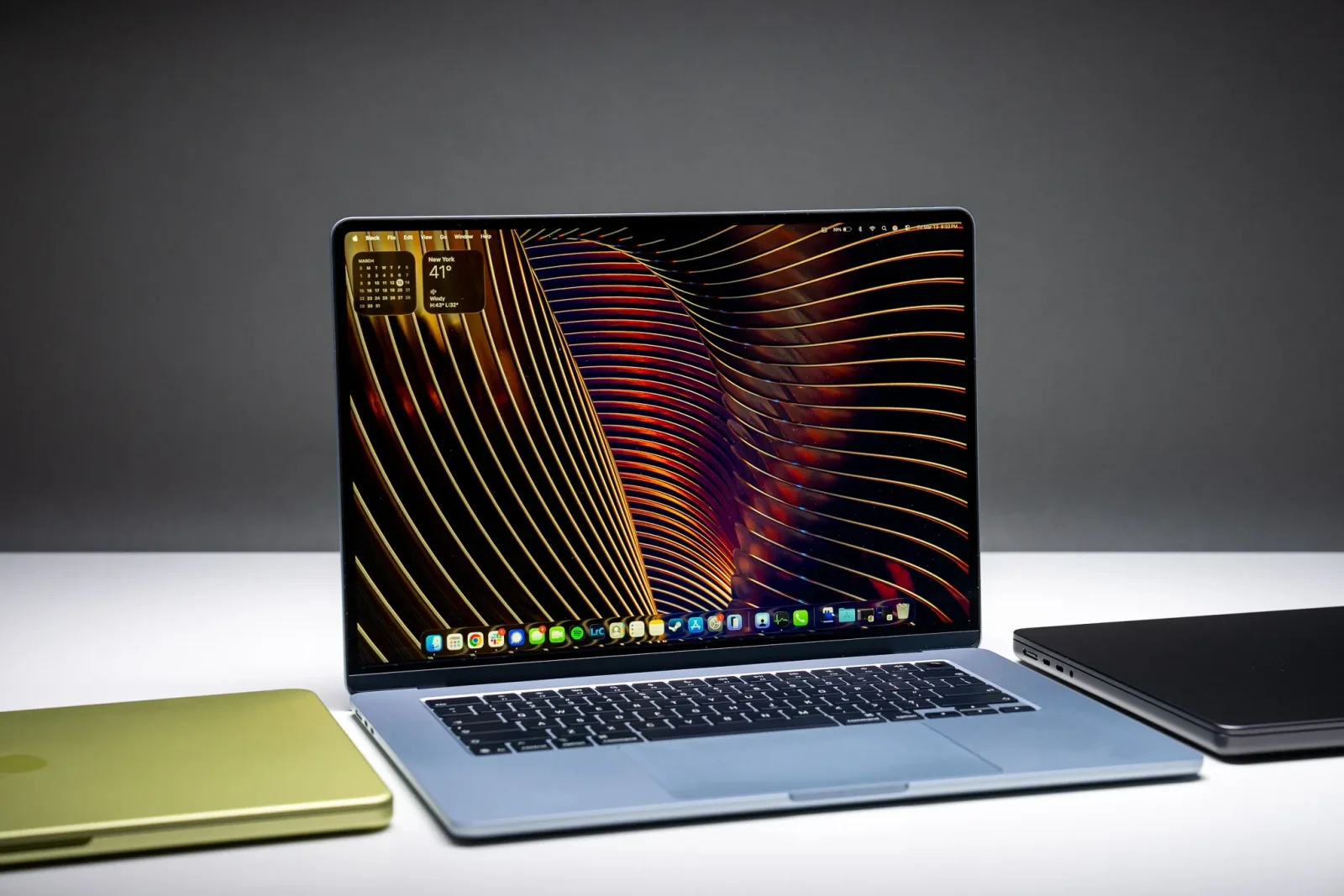 Apple-ın "MacBook Air M5" noutbuku ilk dəfə 200 dollar endirimlə satışa çıxarılıb