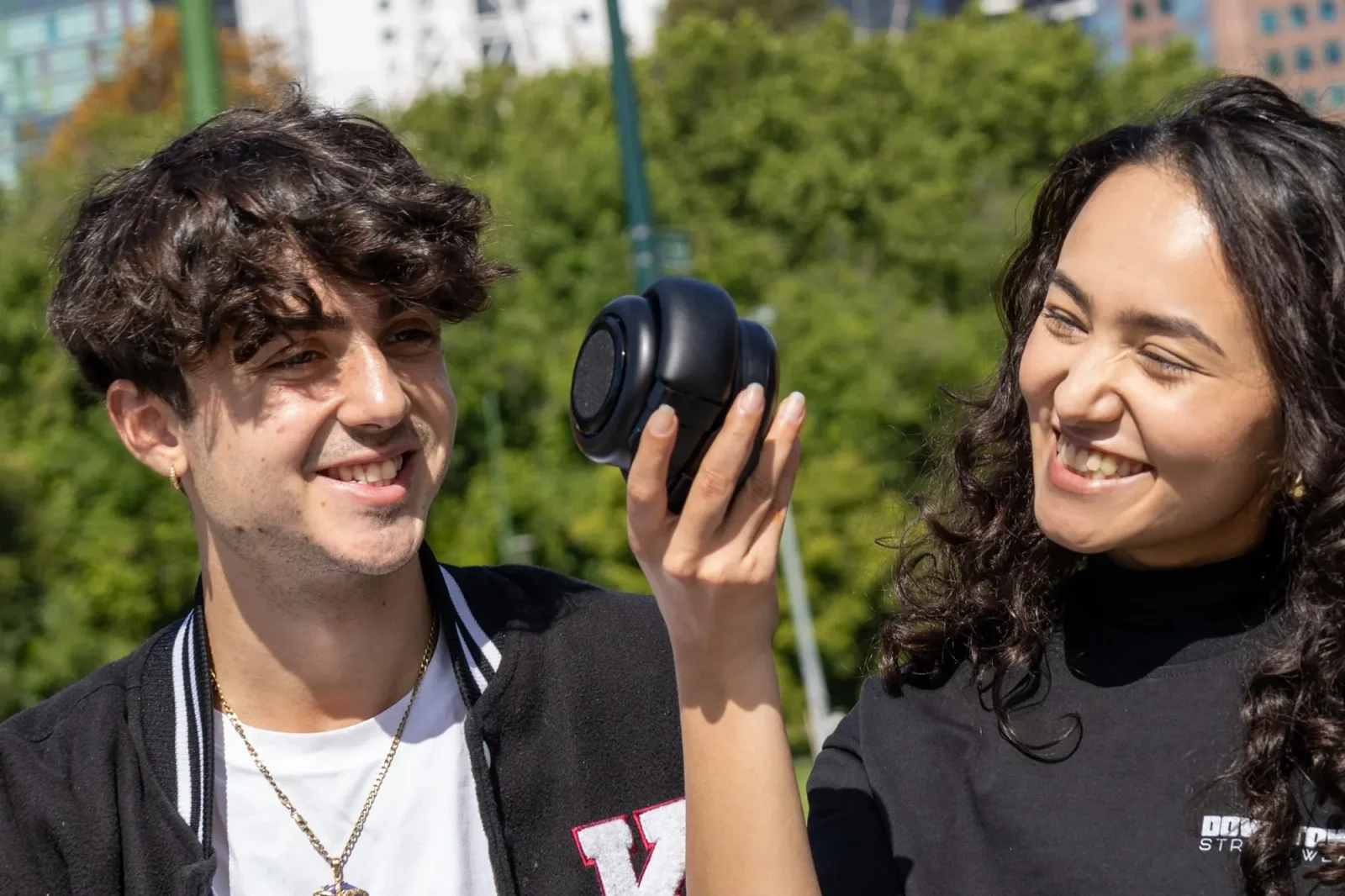 Bluetooth dinamikə çevrilə bilən "Neo" qulaqlıqları satışa çıxarıldı