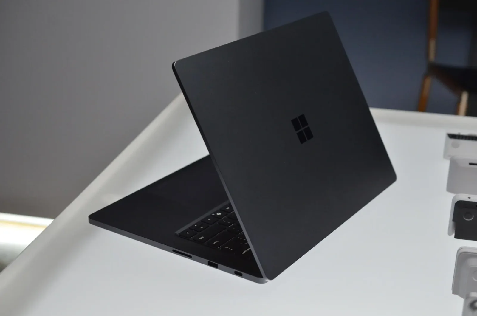 Microsoft "Surface Laptop Ultra" noutbukunun buraxılış tarixi və qiyməti açıqlandı