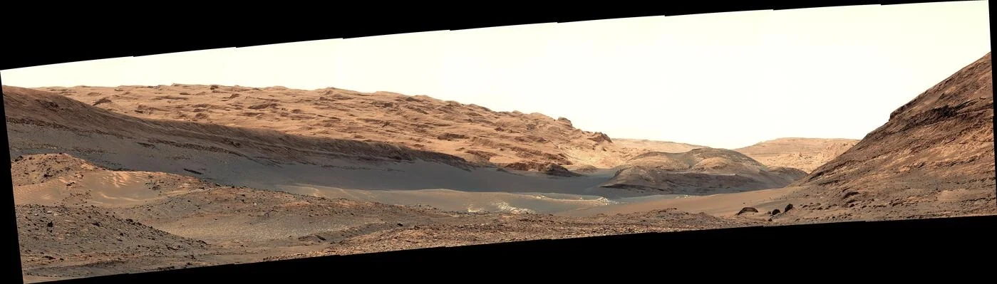 NASA-nın "Curiosity" marsoxodu Marsda 16 kilometrlik sirli qaya təbəqəsini görüntüləyib