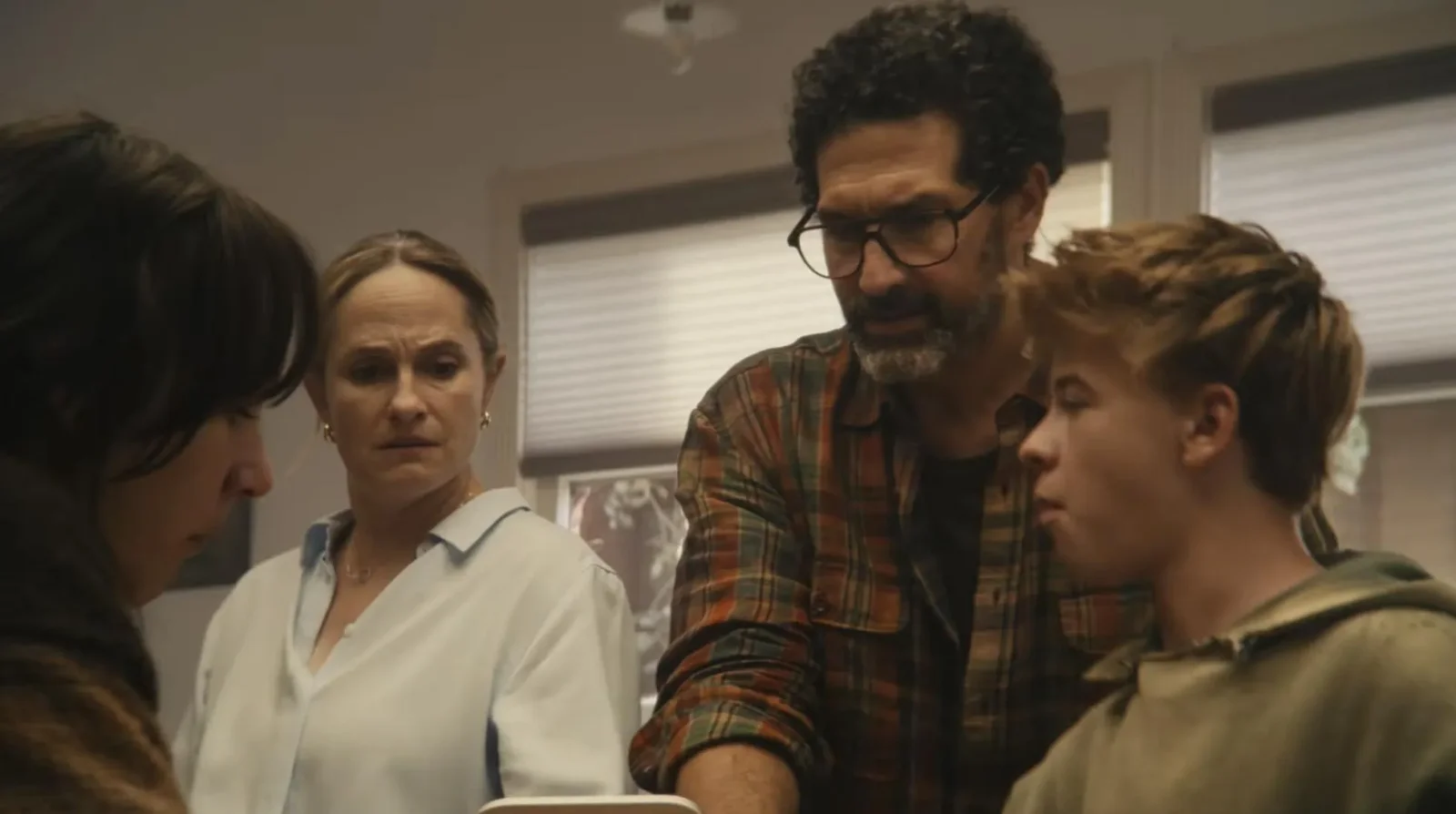 Apple-in "HomeView" reklamı: Xaosun içindəki texnoloji reallıq