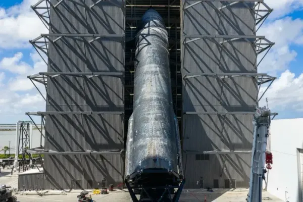 SpaceX-in "Starship" gəmisi kosmosdan sonra ilk dəfə istehsalat bazasına qaytarıldı