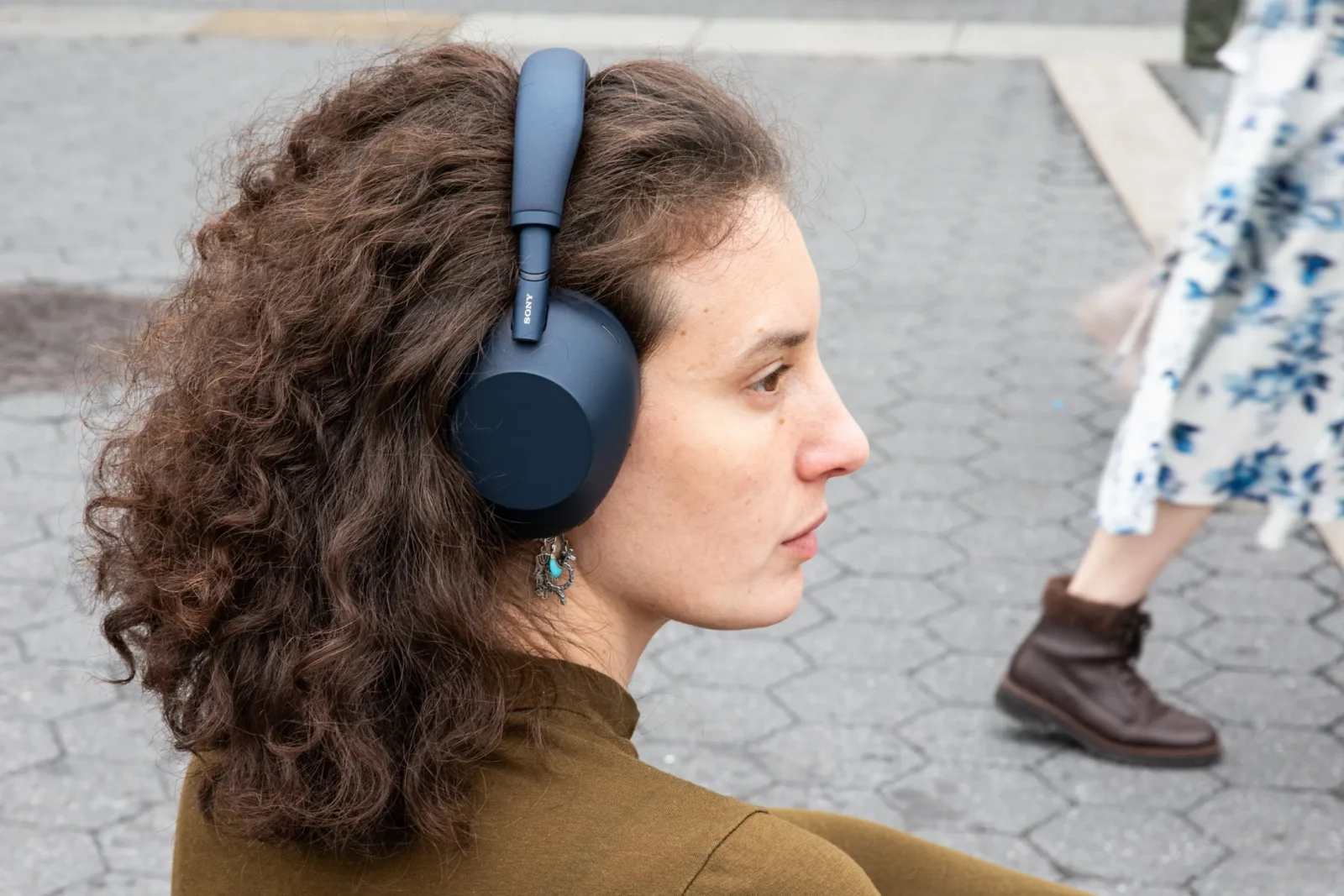 Sony WH-1000XM6 qulaqlıqları məhdud müddətə 130 dollar endirimlə satışdadır