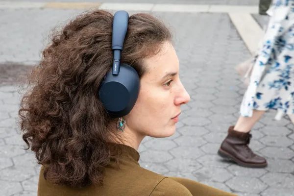 Sony WH-1000XM6 qulaqlıqları məhdud müddətə 130 dollar endirimlə satışdadır